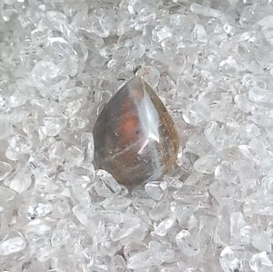 Goudoranje labradoriet cabochon